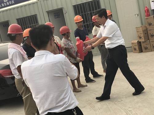 兩泰官河項目褚新華局長高溫慰問